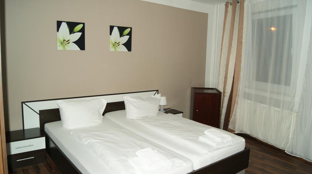 Hotel Pension Eberty Berlijn Buitenkant foto