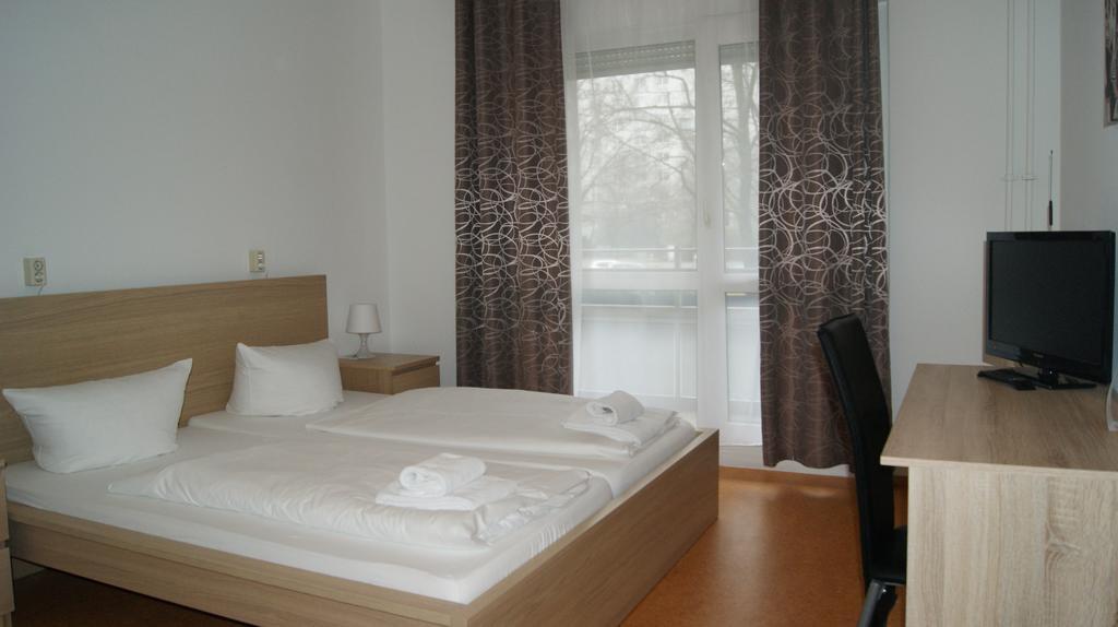 Hotel Pension Eberty Berlijn Buitenkant foto