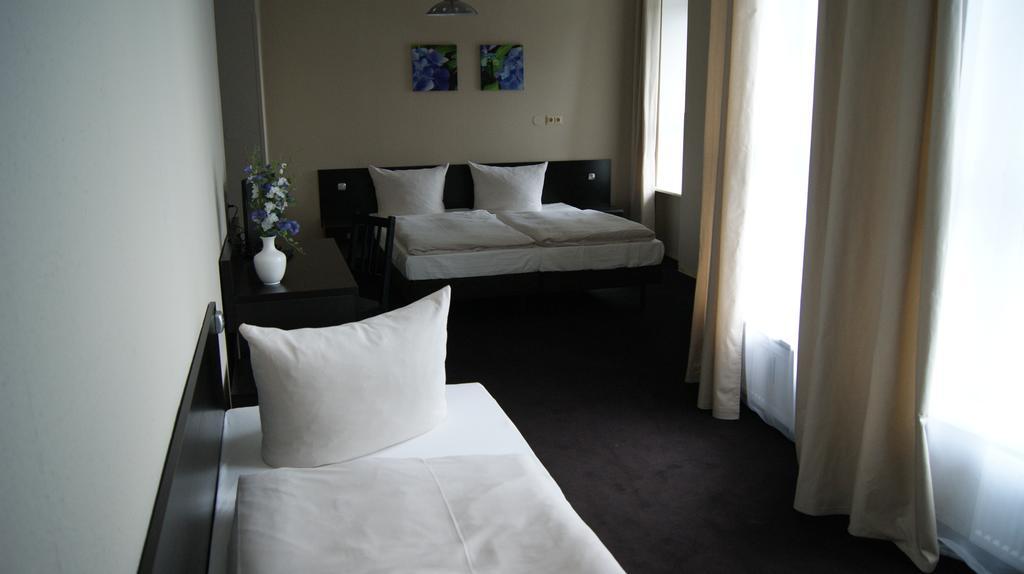 Hotel Pension Eberty Berlijn Buitenkant foto
