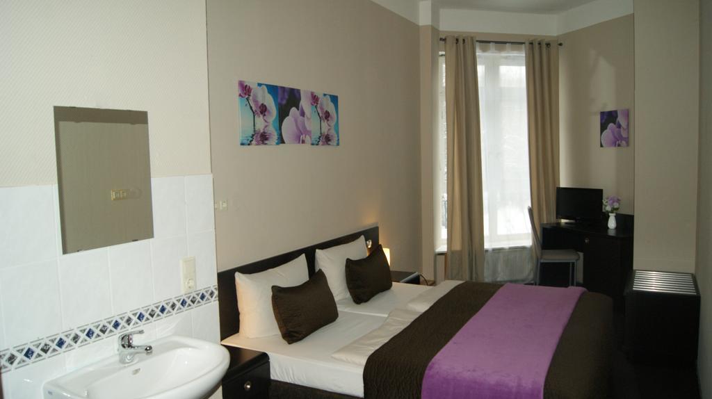 Hotel Pension Eberty Berlijn Buitenkant foto