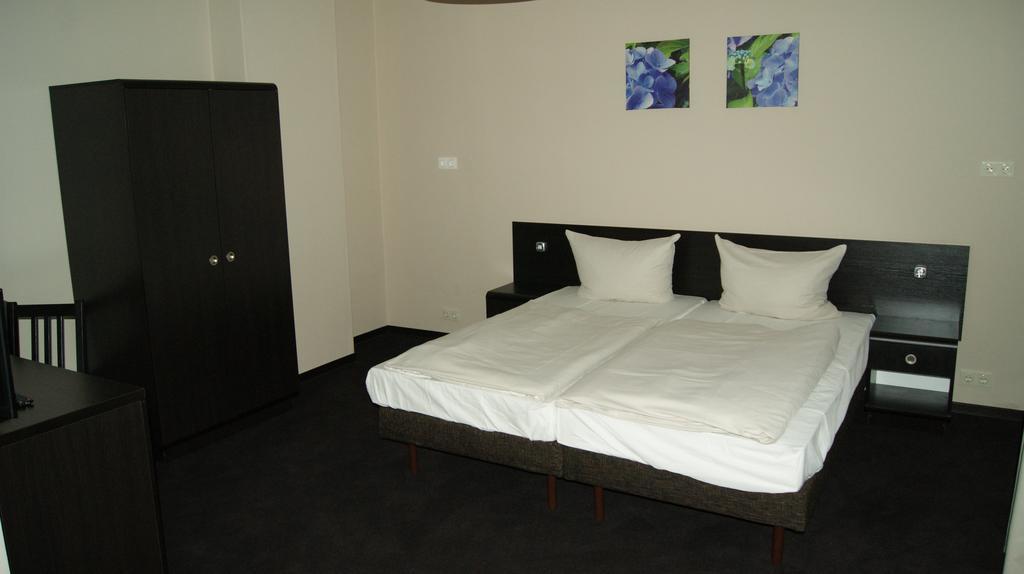 Hotel Pension Eberty Berlijn Buitenkant foto