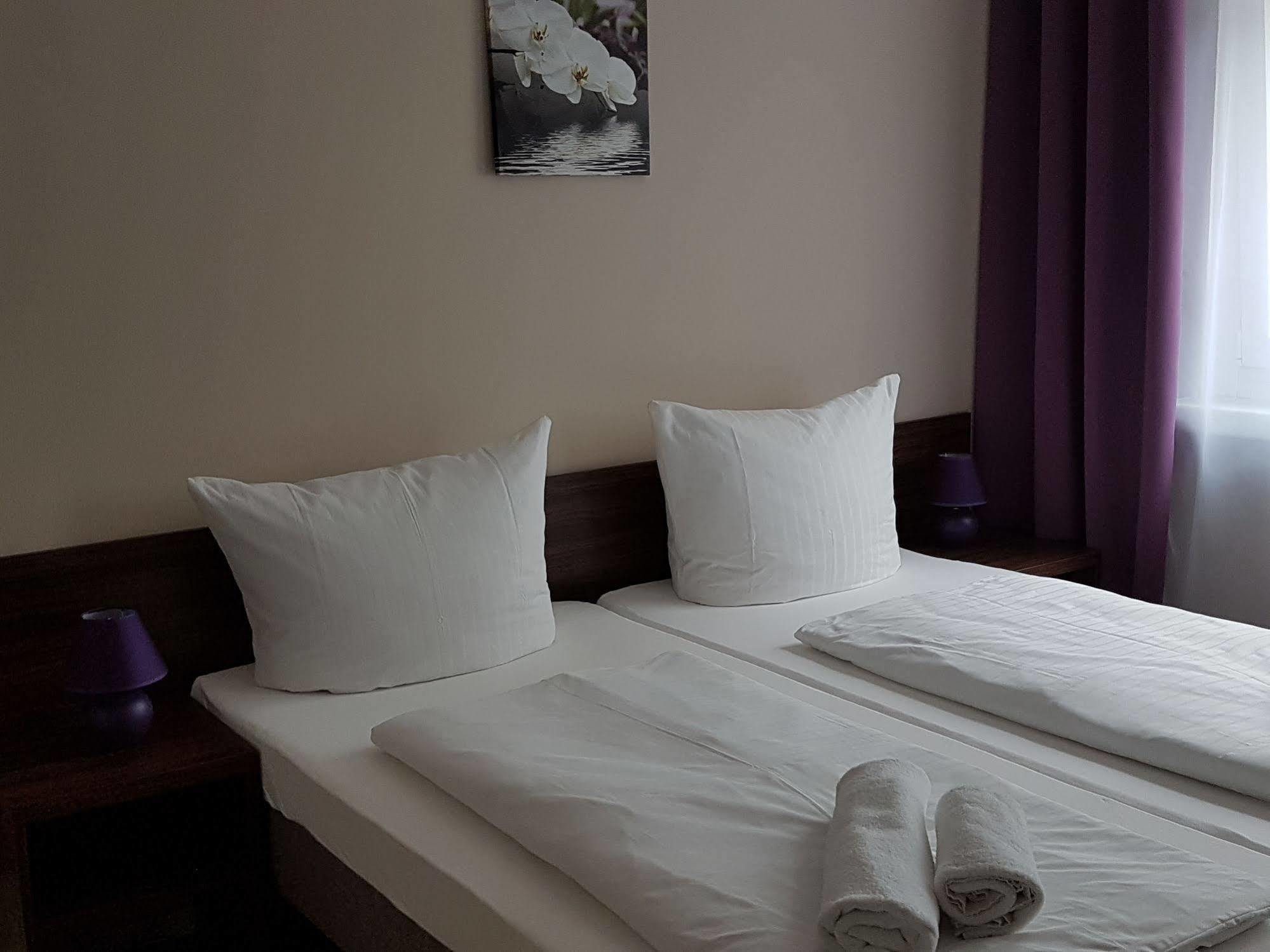 Hotel Pension Eberty Berlijn Buitenkant foto