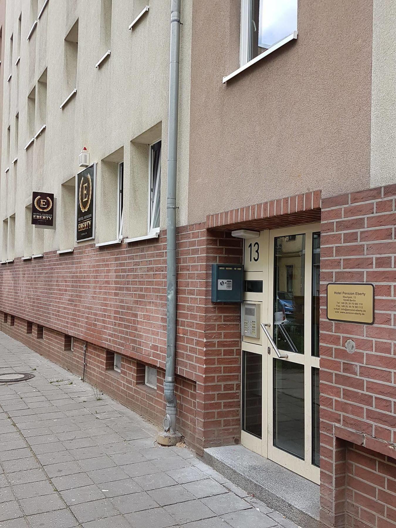 Hotel Pension Eberty Berlijn Buitenkant foto