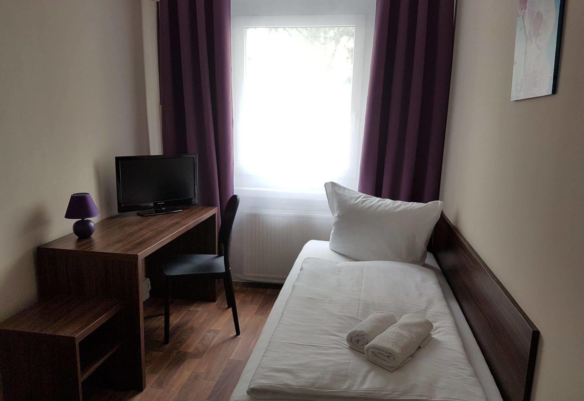 Hotel Pension Eberty Berlijn Buitenkant foto
